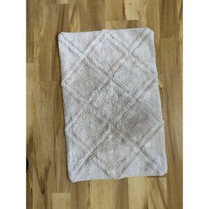 Plush Diamond Pattern Bath Mat